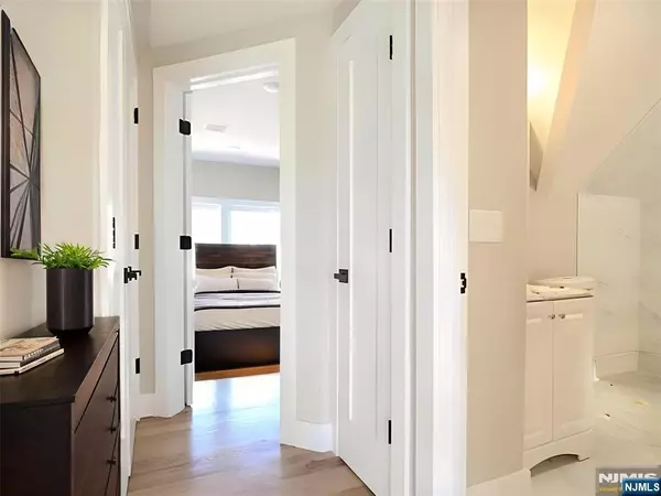 Kearny, NJ 07032,378 Forest ST #2