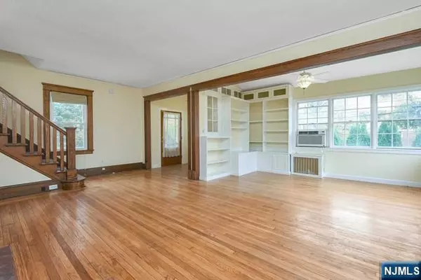 Leonia, NJ 07605,195 Hillside AVE