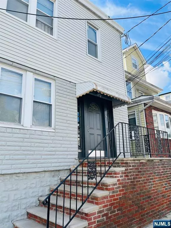 Kearny, NJ 07032,98 Bergen AVE #3