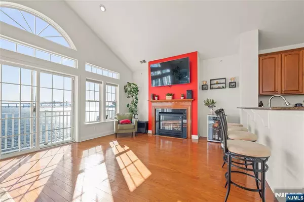 36 Tottenham CT, Jersey City, NJ 07305
