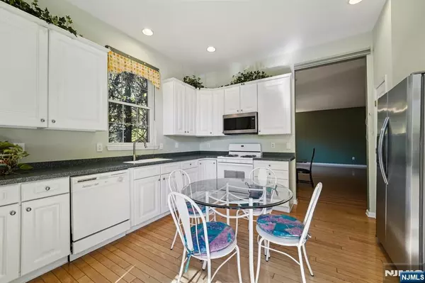 Wayne, NJ 07470,801 Four Seasons DR