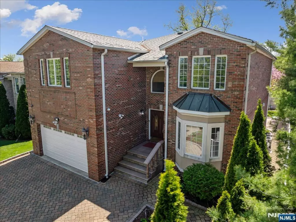 Englewood Cliffs, NJ 07632,54 Van Nostrand AVE