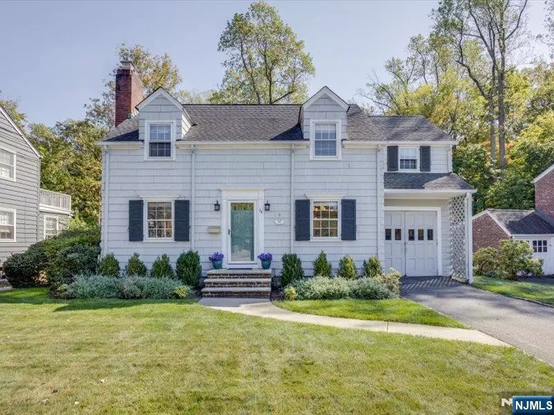 34 Essex RD, Essex Fells, NJ 07021