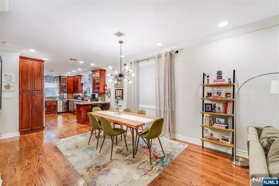 25 Michael LN #14, Wallington, NJ 07057