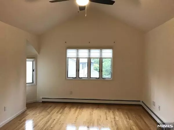 Fort Lee, NJ 07024,500 Catherine ST #4