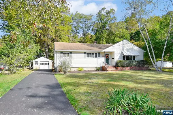 Wanaque, NJ 07465,18 Colfax AVE