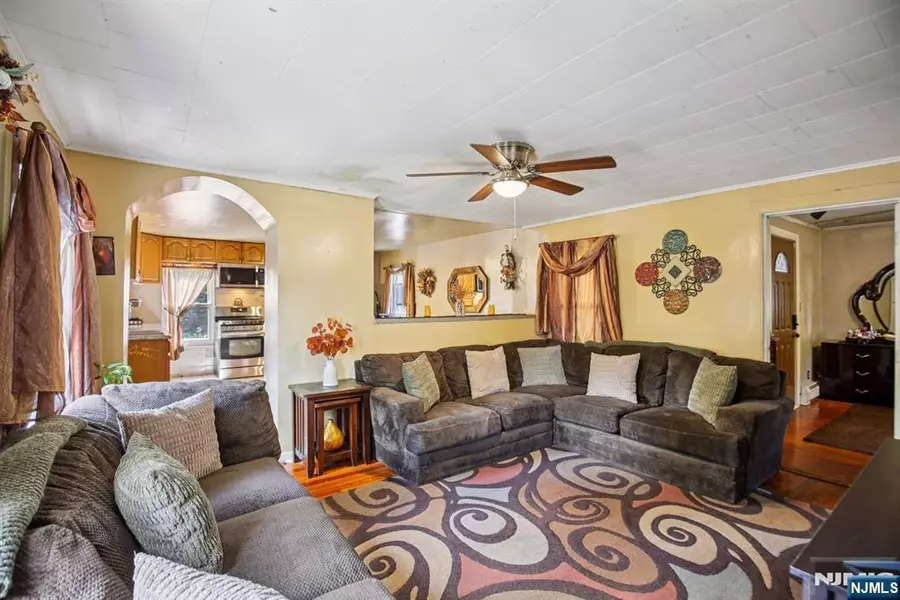 369 Queens CT, Ridgewood, NJ 07450