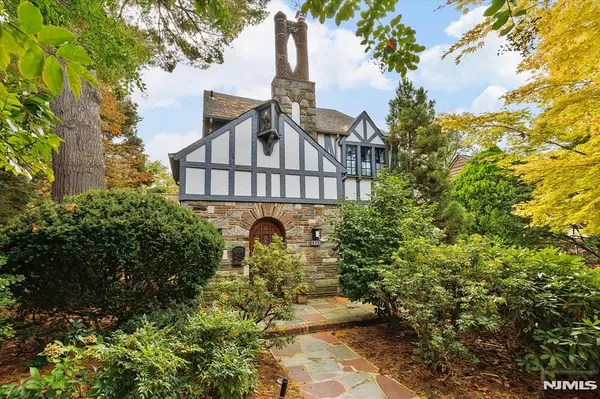 606 Standish RD, Teaneck, NJ 07666