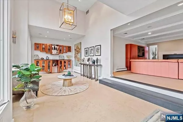 Franklin Lakes, NJ 07417,954 Pines TER