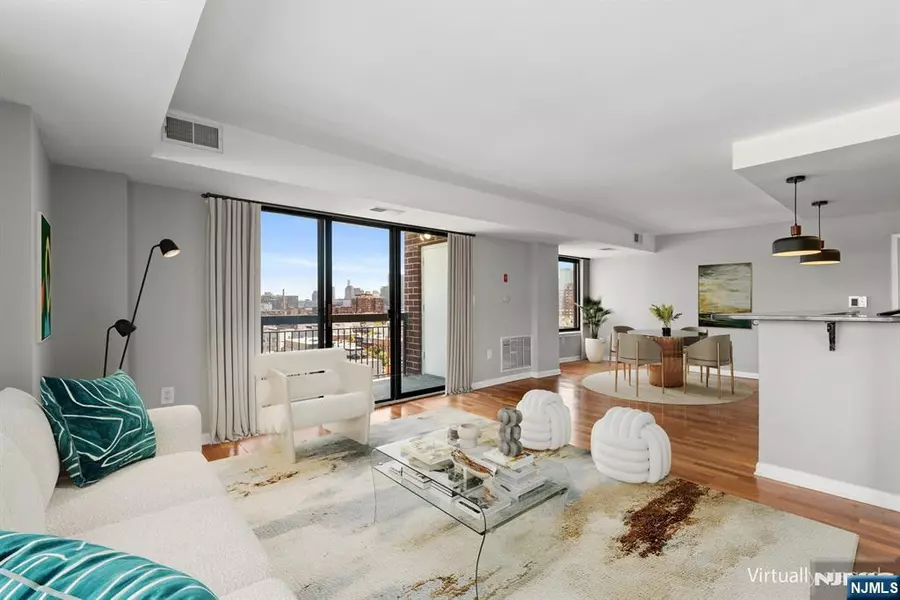 700 1st ST #11 E, Hoboken, NJ 07030