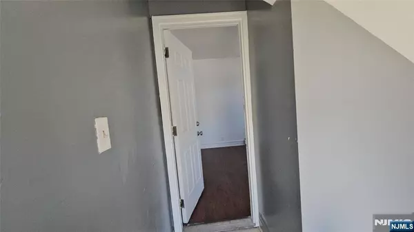 Newark, NJ 07112,264-266 Pomona AVE #3