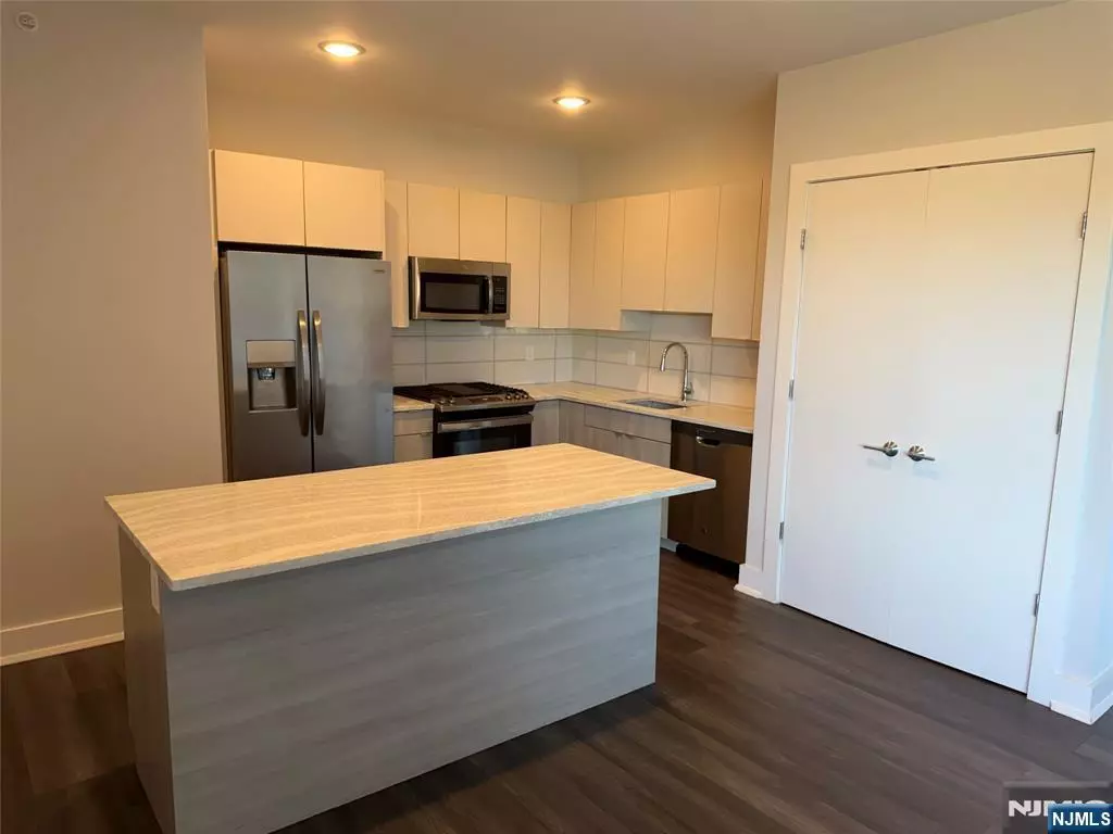 Fort Lee, NJ 07024,2301 Lemoine AVE #606