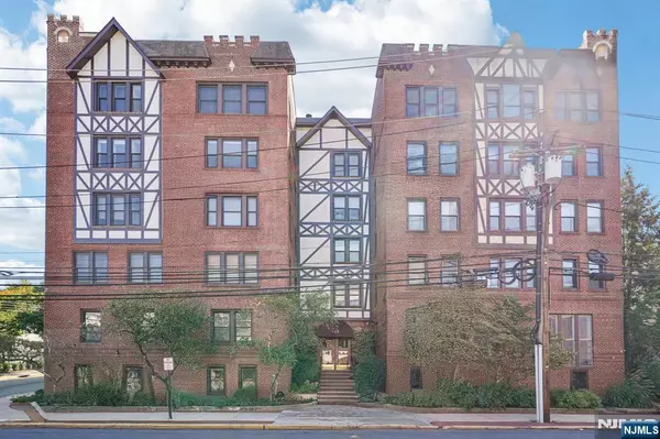 Englewood, NJ 07631,109 Grand AVE #4A