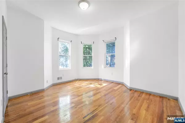 904 18th ST #1, Newark, NJ 07108