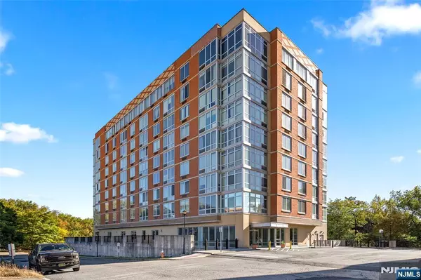 800 12th #308, Palisades Park, NJ 07650