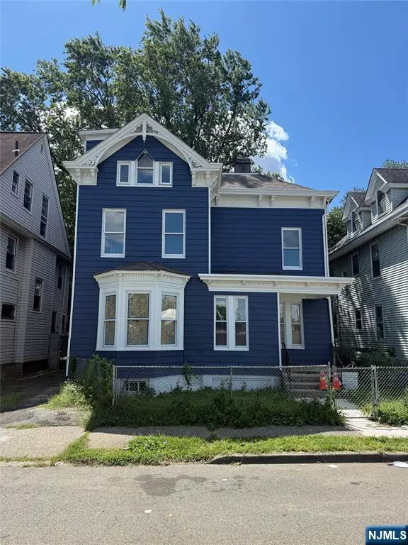 15 Winthrop TER, East Orange, NJ 07018