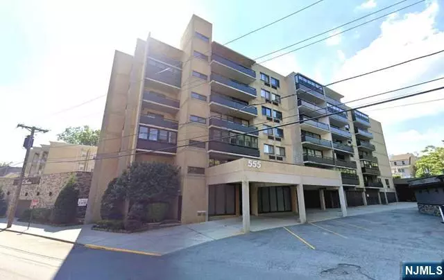 555 Gorge RD #2E, Cliffside Park, NJ 07010