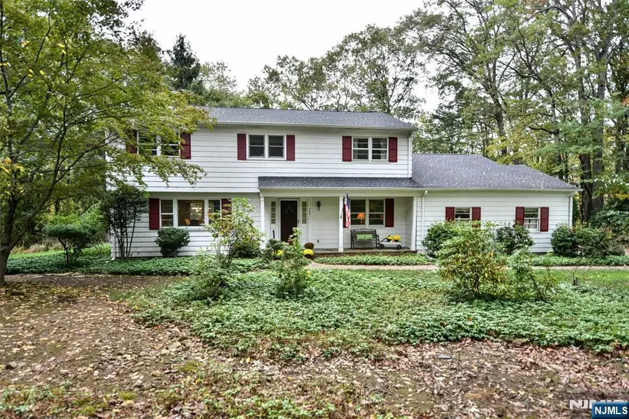 727 Dakota TRL, Franklin Lakes, NJ 07417