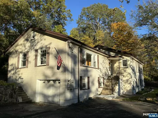 563 Lake Shore DR, West Milford, NJ 07421