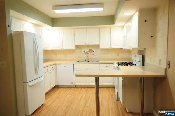 Norwood, NJ 07648,401 Dercole CT #332