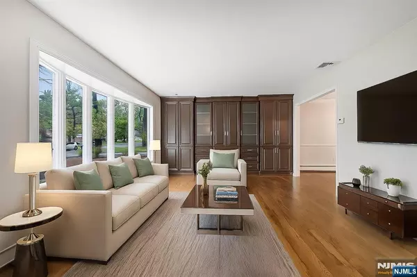 Allendale, NJ 07401,20 Dogwood DR