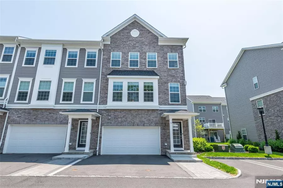 9 McCluskey PL, Morris Plains Borough, NJ 07950