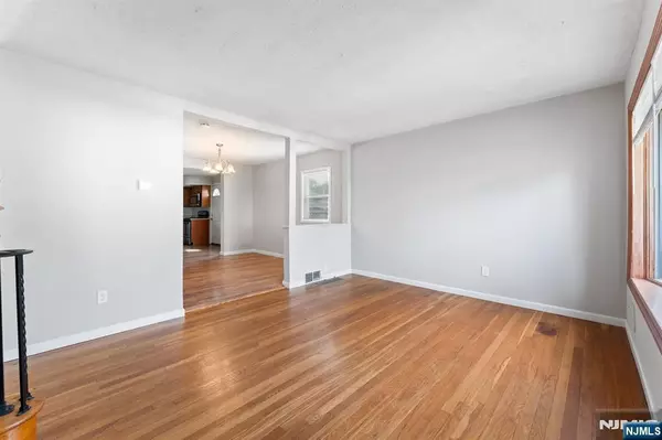 Woodland Park, NJ 07424,87 Pompton AVE