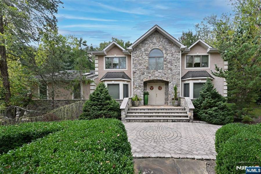 191 Cherry LN, Airmont, NY 10952