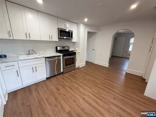 Waldwick, NJ 07463,30 Walter Hammond PL #2nd flr