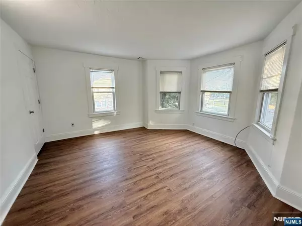 Waldwick, NJ 07463,30 Walter Hammond PL #2nd flr