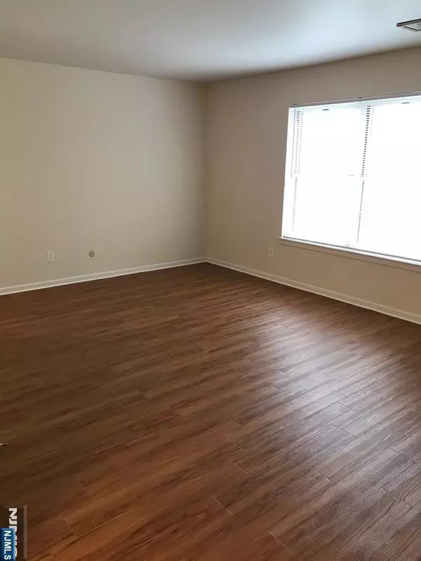 Cresskill, NJ 07626,201 Piermont RD #16