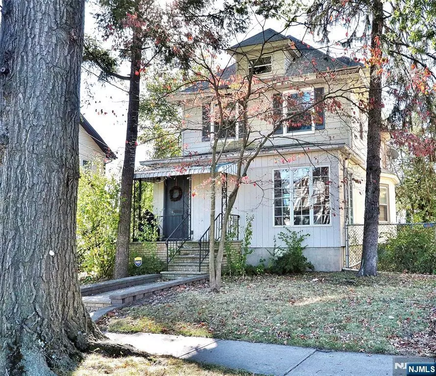 Roselle Park, NJ 07204,164 Clay AVE