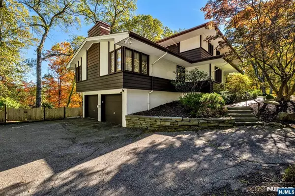 67 Fox Ledge RD, Kinnelon Borough, NJ 07405