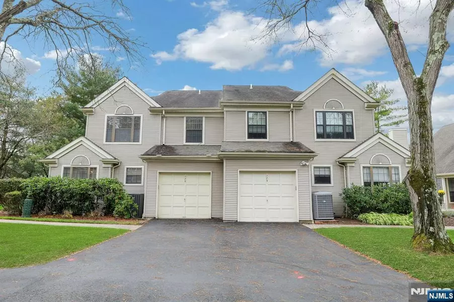 176 Delhagen CT, Mahwah, NJ 07430