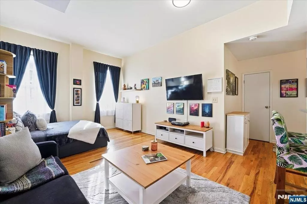 Jersey City, NJ 07302,186 Wayne ST #214d