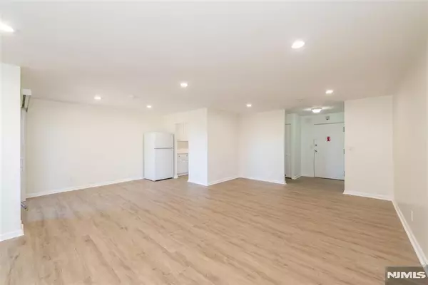 Edgewater, NJ 07020,1111 River RD #G5