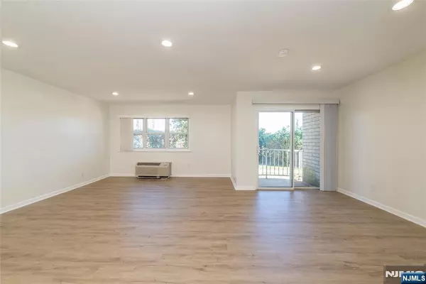 Edgewater, NJ 07020,1111 River RD #G5