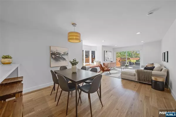 Edgewater, NJ 07020,317 Hancock CT