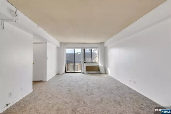 Palisades Park, NJ 07650,233 12TH ST #3H