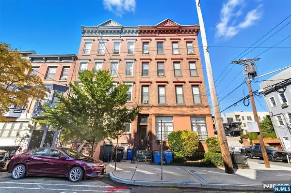 422 Madison ST #3L, Hoboken, NJ 07030