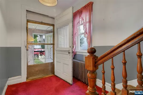 Montclair, NJ 07042,81 Fullerton AVE