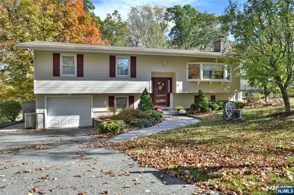 West Milford, NJ 07480,24 Lozier CT