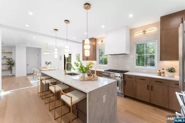 Glen Rock, NJ 07452,110 Radburn RD