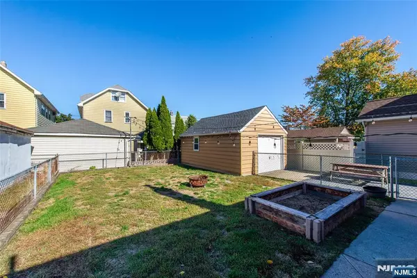 Clifton, NJ 07011,14 Hobart PL