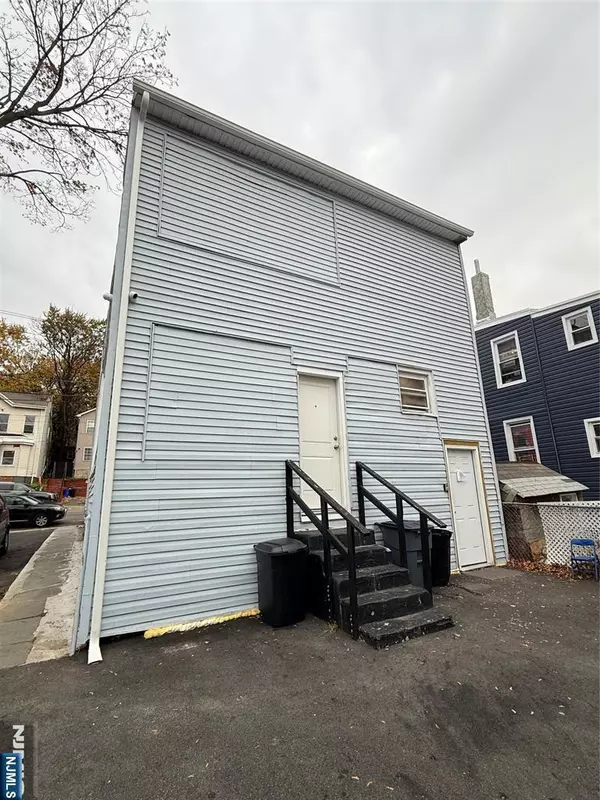 Paterson, NJ 07522,8-10 3rd ST