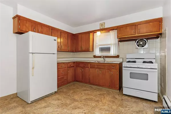 Lyndhurst, NJ 07071,549-551 Laurel AVE