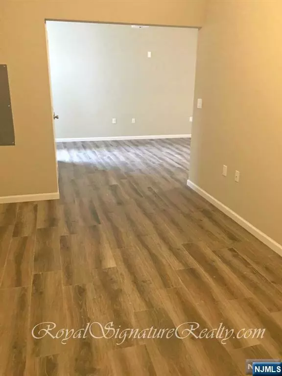 Ridgefield Park, NJ 07660,62 Bergen TPKE #3H