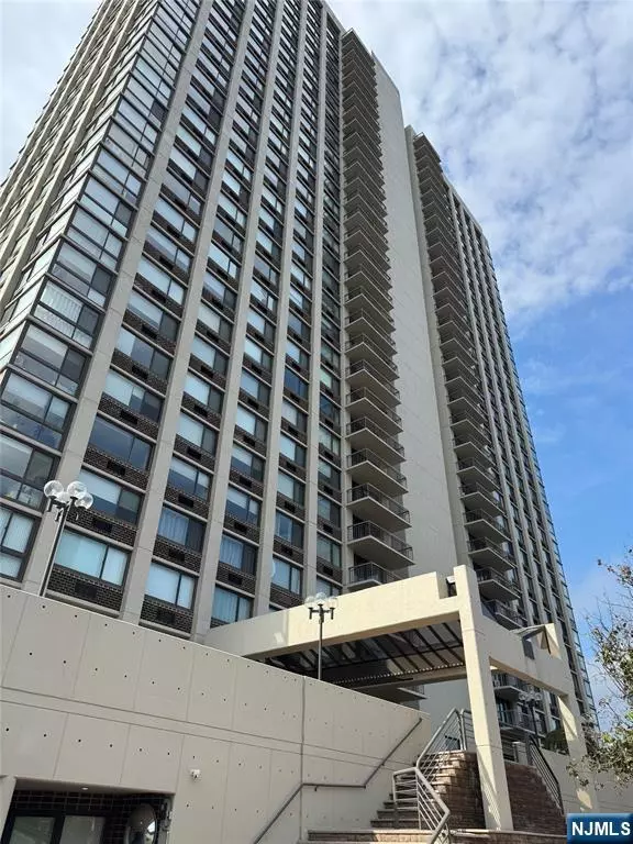 Fort Lee, NJ 07024,200 Old Palisade RD #7C