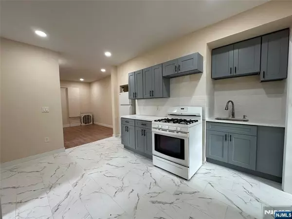 85 Clifton #3, Newark, NJ 07104