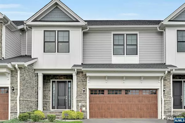 31 St Andrews CIR, River Vale, NJ 07675
